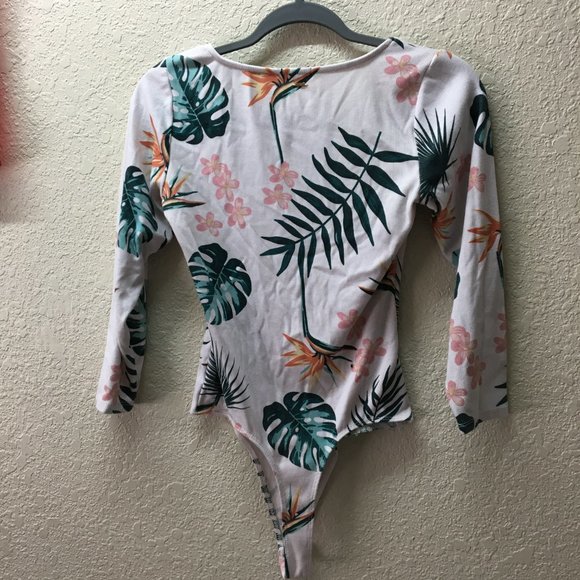 Donated. Tropical onesie top, Guess - Picture 3 of 6